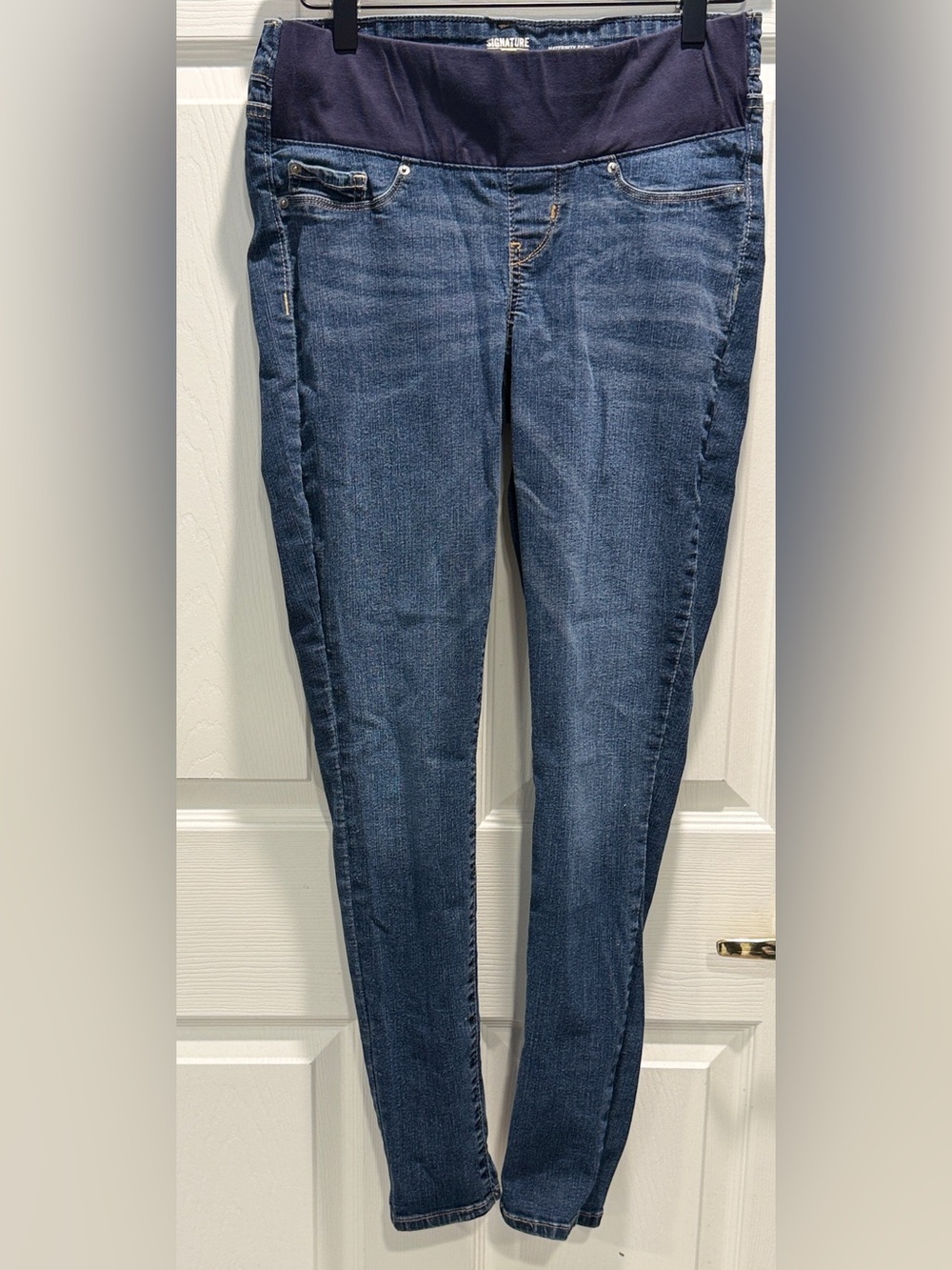 Signature by Levi Strauss Gold Maternity Skinny Jeans Size Small Dark Wash - Picture 2 of 9